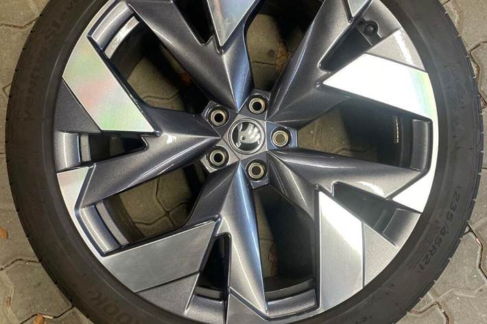 Sort Skoda Elroq fra 2025