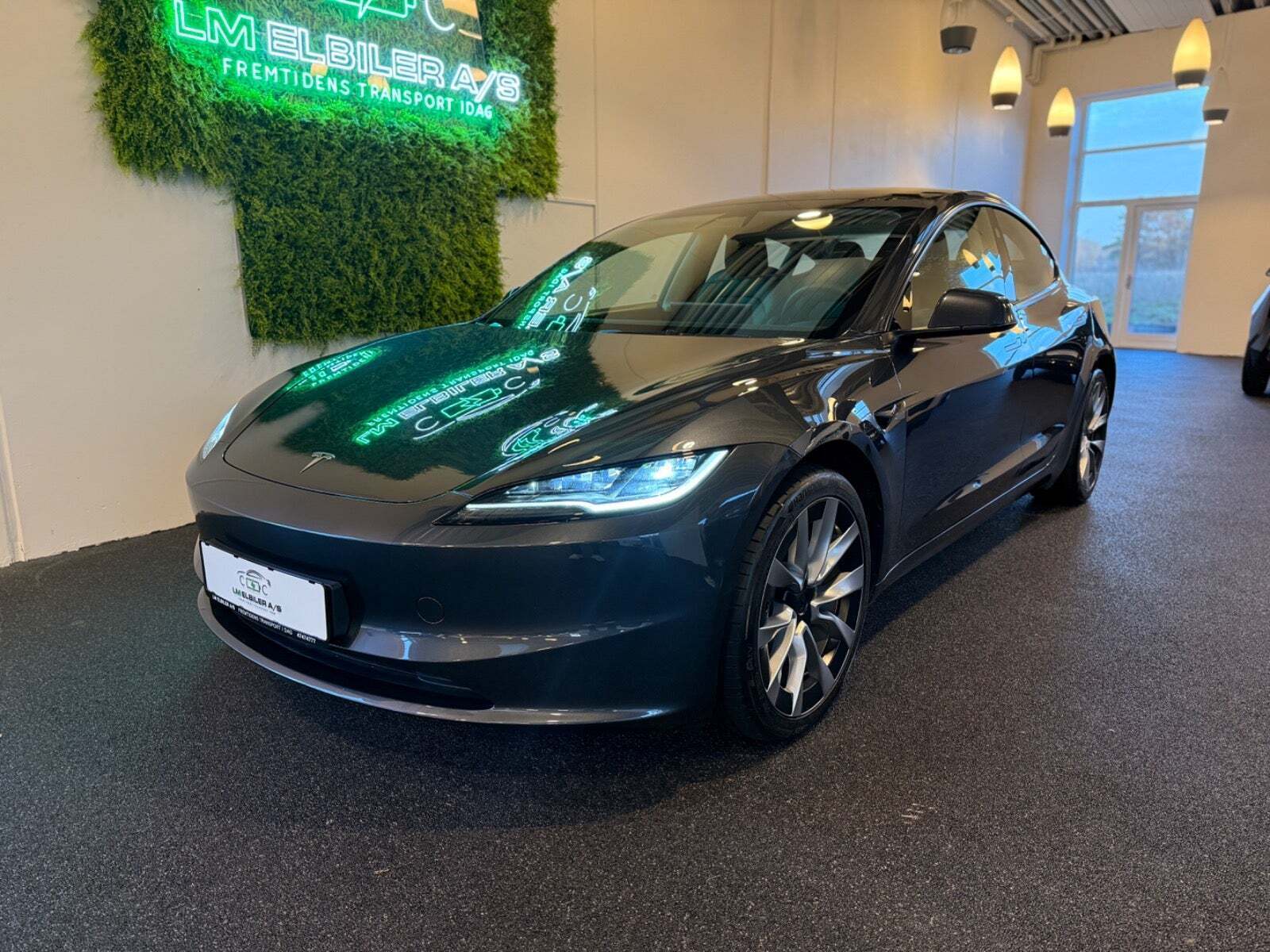 Tesla Model 3 RWD