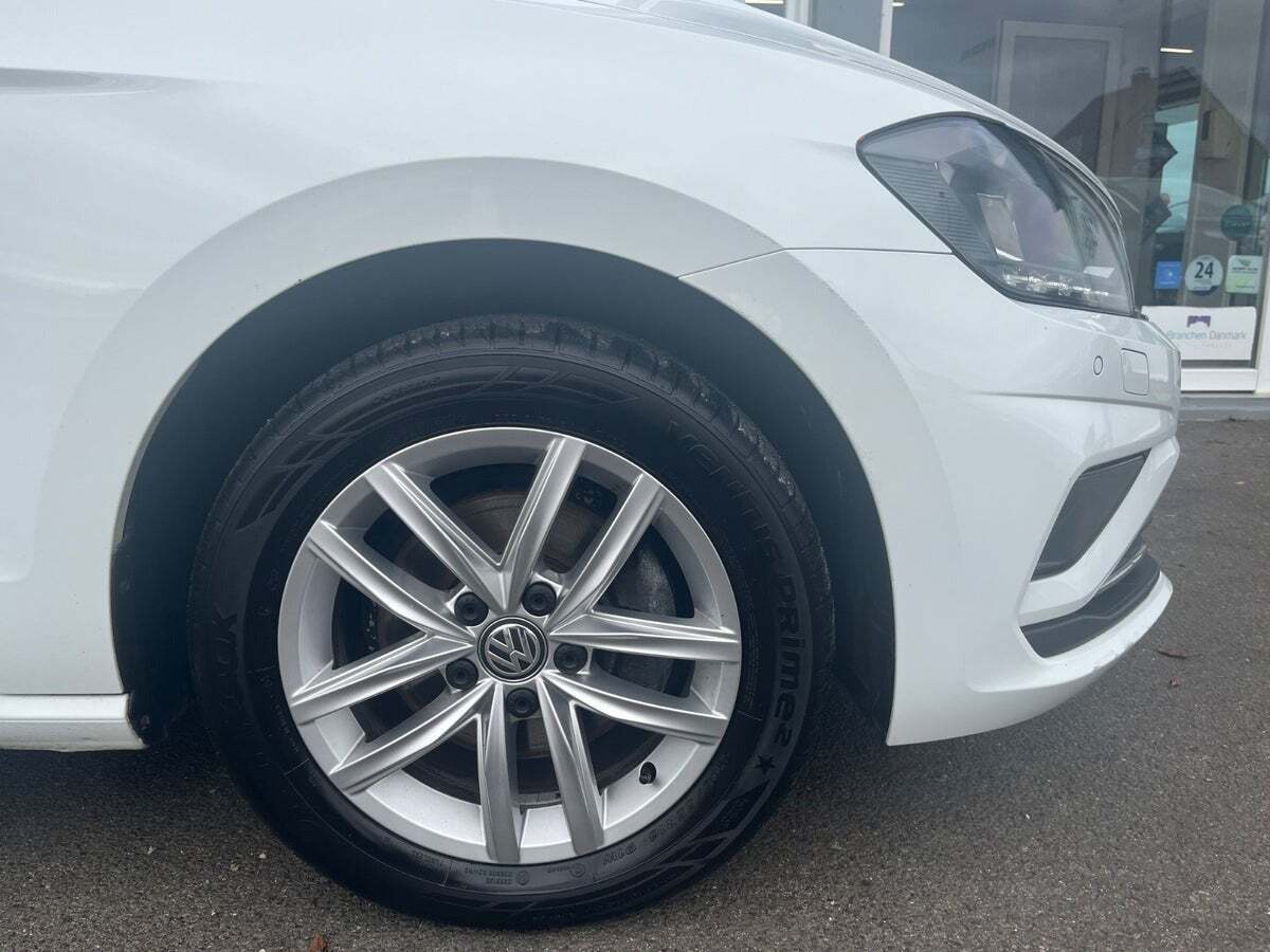Hvid VW Golf Sportsvan fra 2019