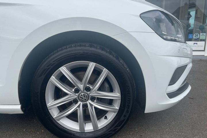 Hvid VW Golf Sportsvan fra 2019