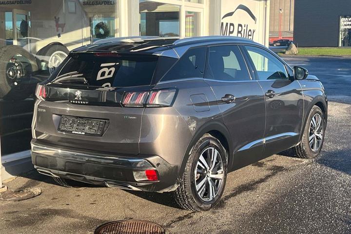 Grøn Peugeot 3008 fra 2021