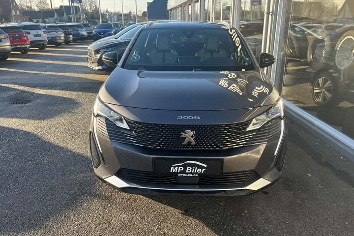 Grøn Peugeot 3008 fra 2021