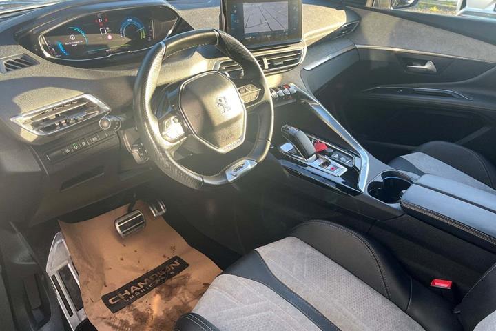 Grøn Peugeot 3008 fra 2021