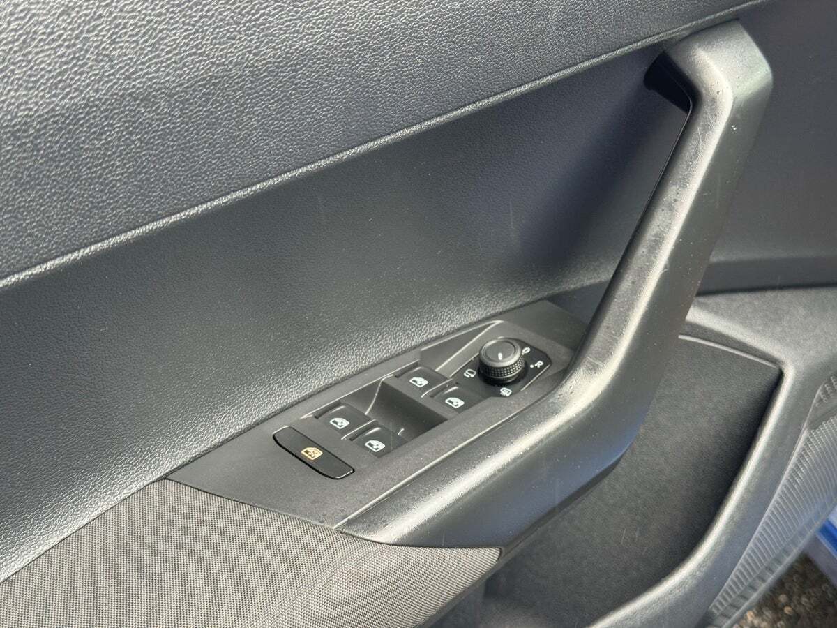 Blå VW Polo fra 2022