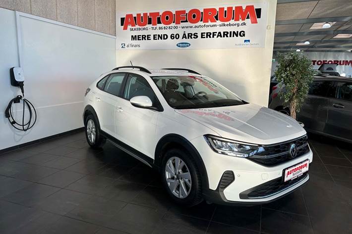 Hvid VW Taigo fra 2022 set udefra