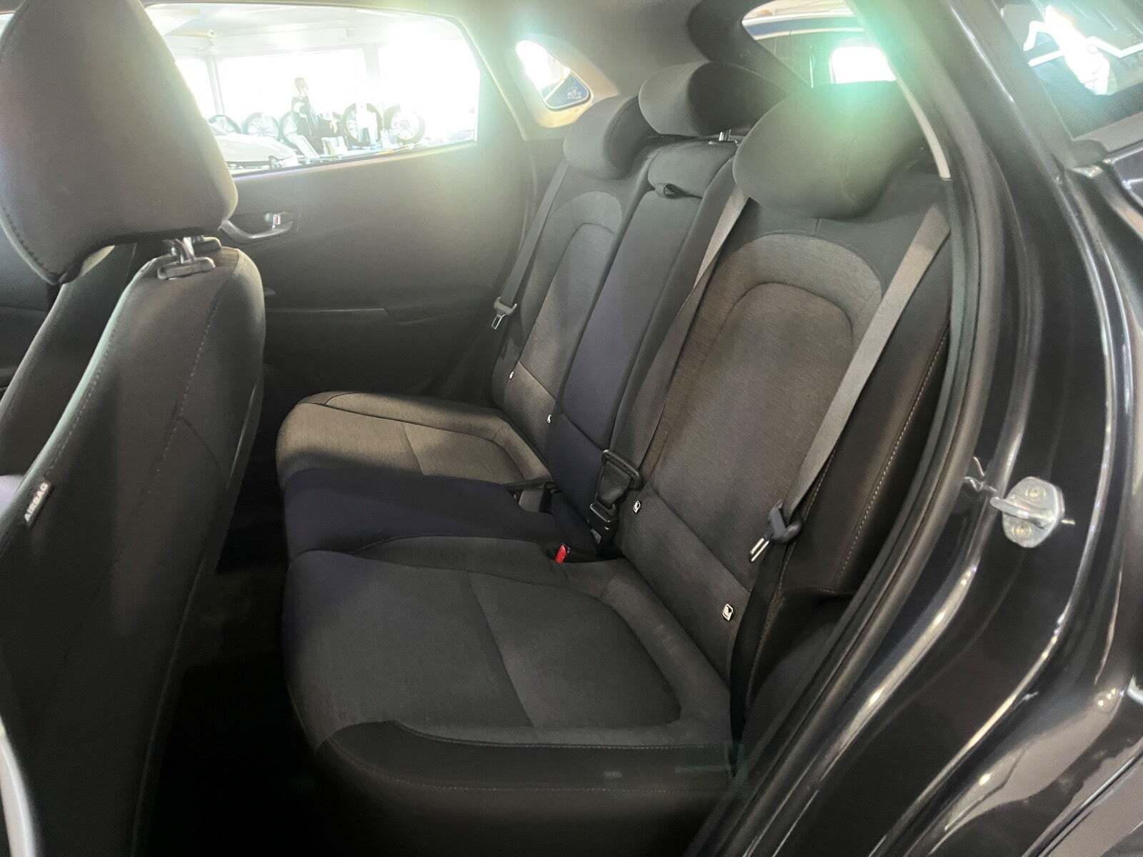 Grå Hyundai Kona fra 2022