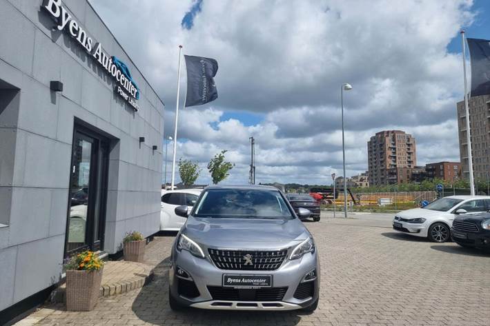 Sølv Peugeot 3008 fra 2018