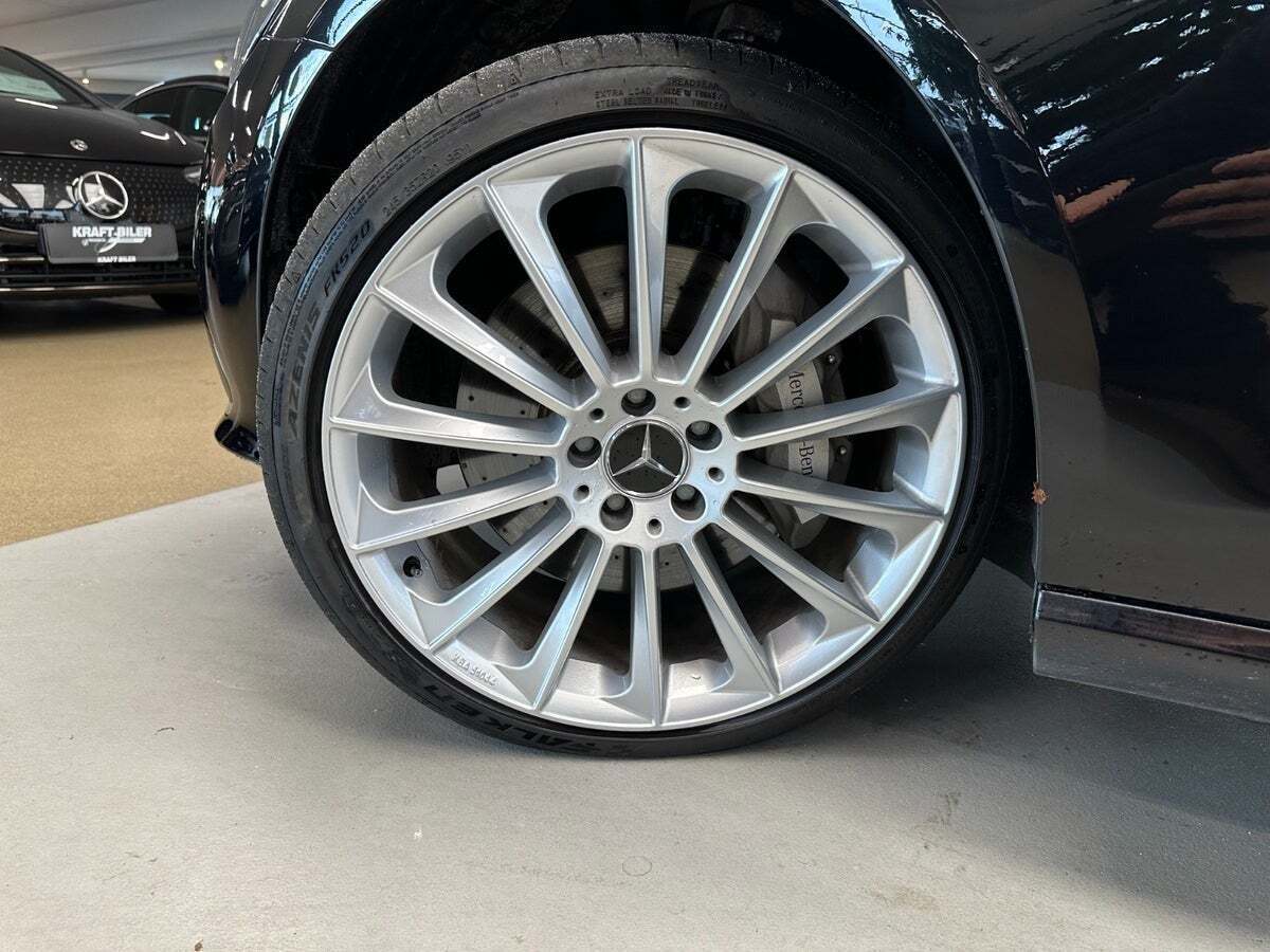 Sort Mercedes E300 de fra 2021