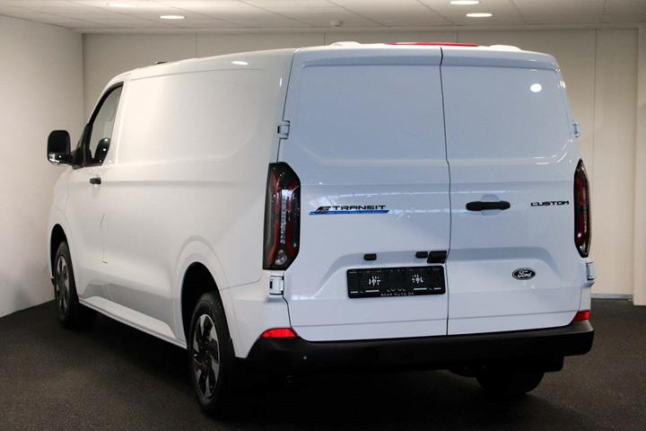 Hvid Ford E-Transit Custom 340 L2 fra 2025