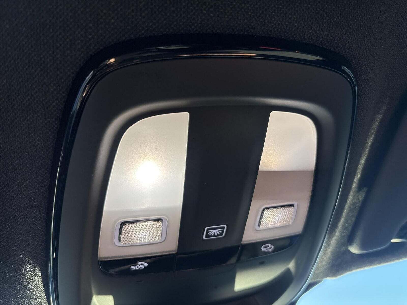 Blå Volvo EX40 fra 2025