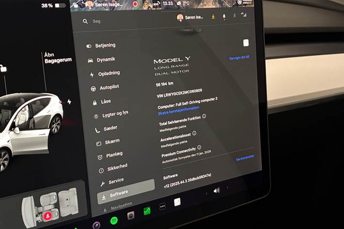 Hvid Tesla Model Y fra 2021