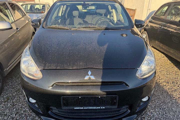 Sort Mitsubishi Space Star fra 2015