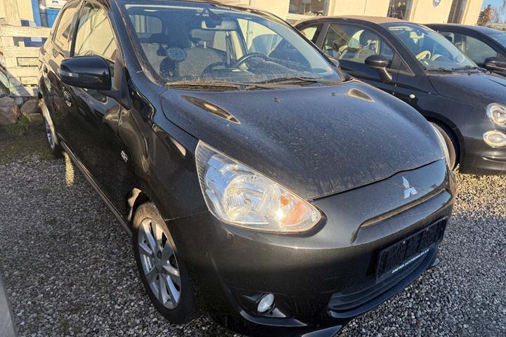 Sort Mitsubishi Space Star fra 2015