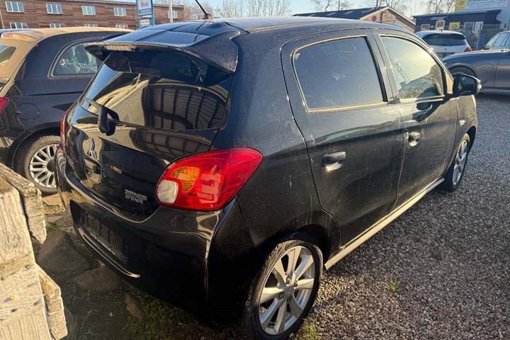 Sort Mitsubishi Space Star fra 2015