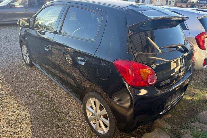 Sort Mitsubishi Space Star fra 2015