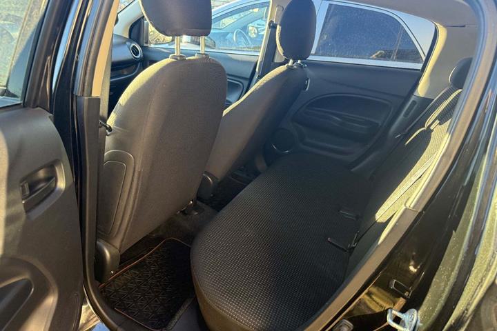 Sort Mitsubishi Space Star fra 2015