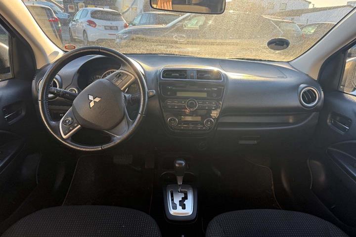 Sort Mitsubishi Space Star fra 2015