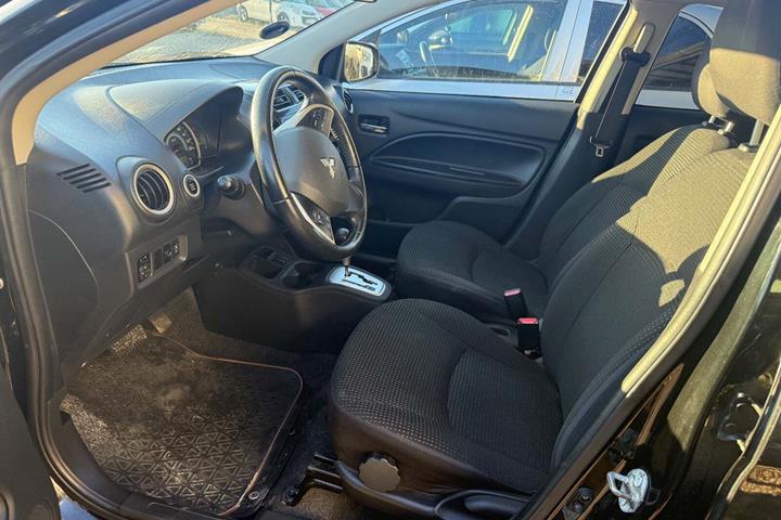 Sort Mitsubishi Space Star fra 2015