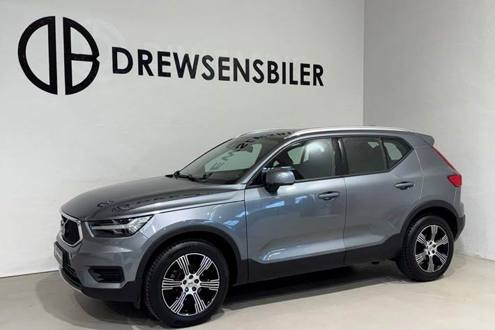 Grå Volvo XC40 fra 2019 set udefra