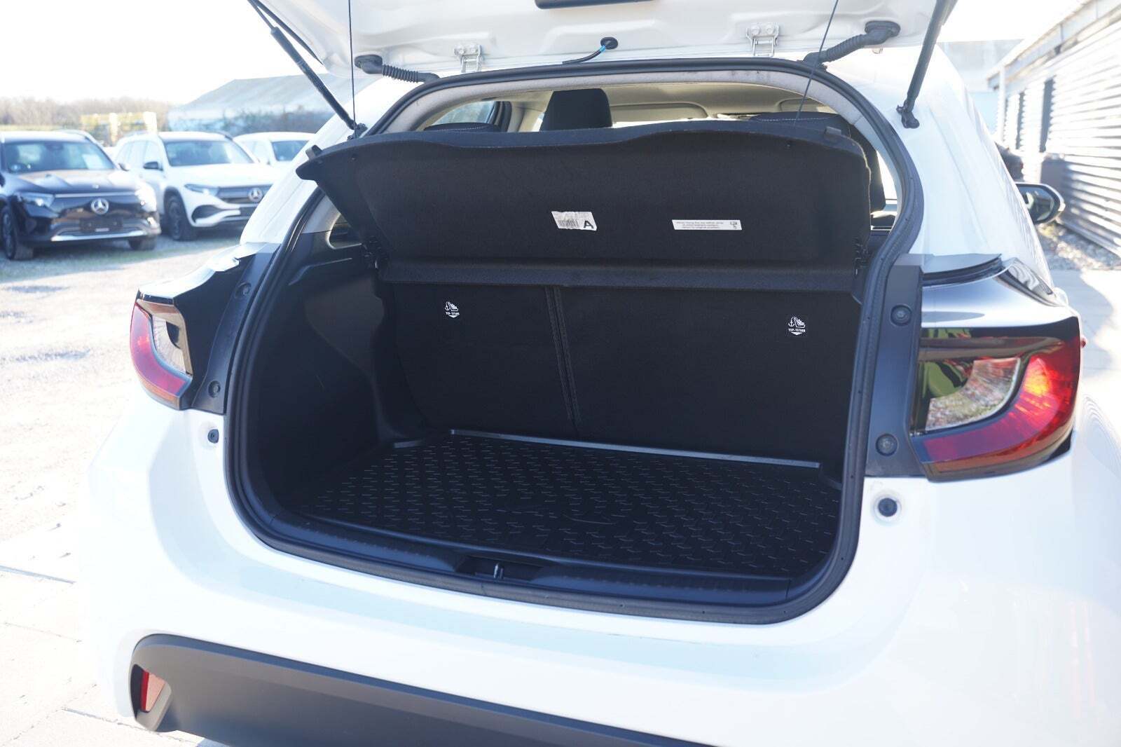 Hvid Toyota Yaris fra 2021