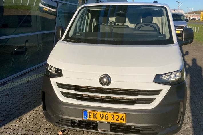 Hvid VW Transporter fra 2025