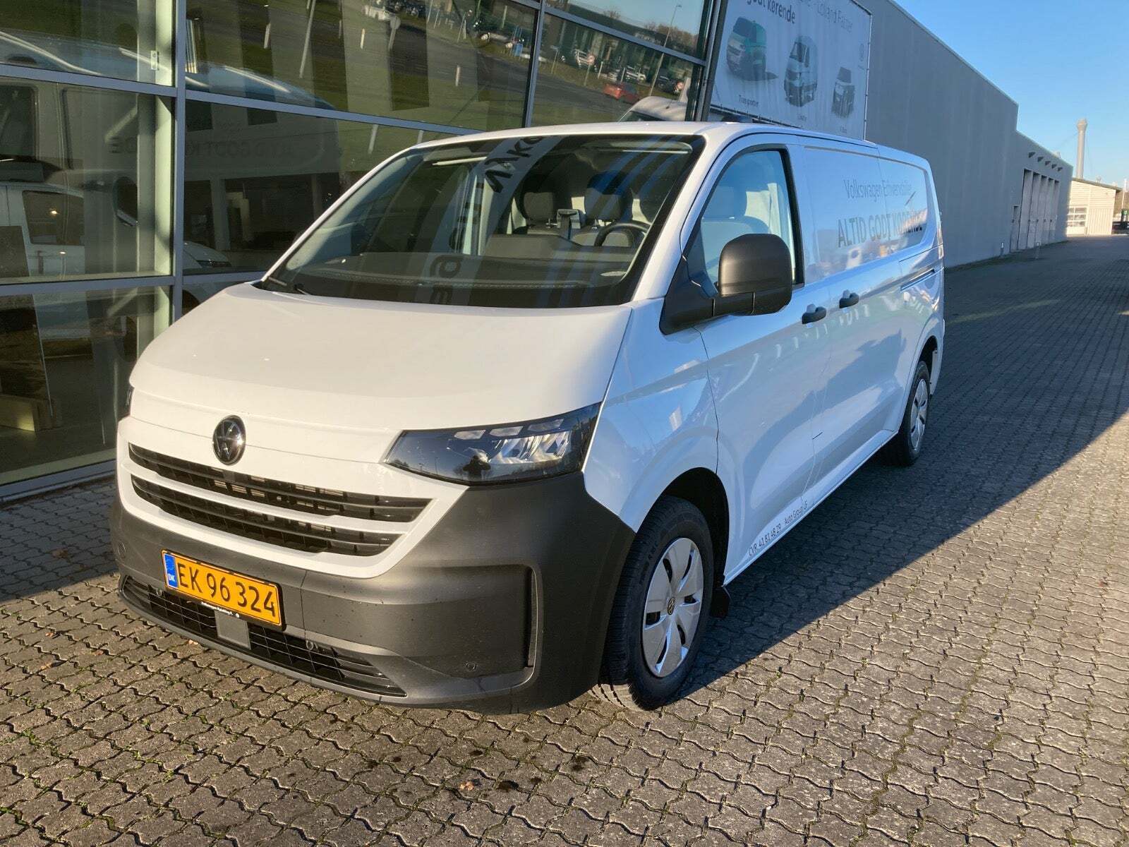 Hvid VW Transporter fra 2025