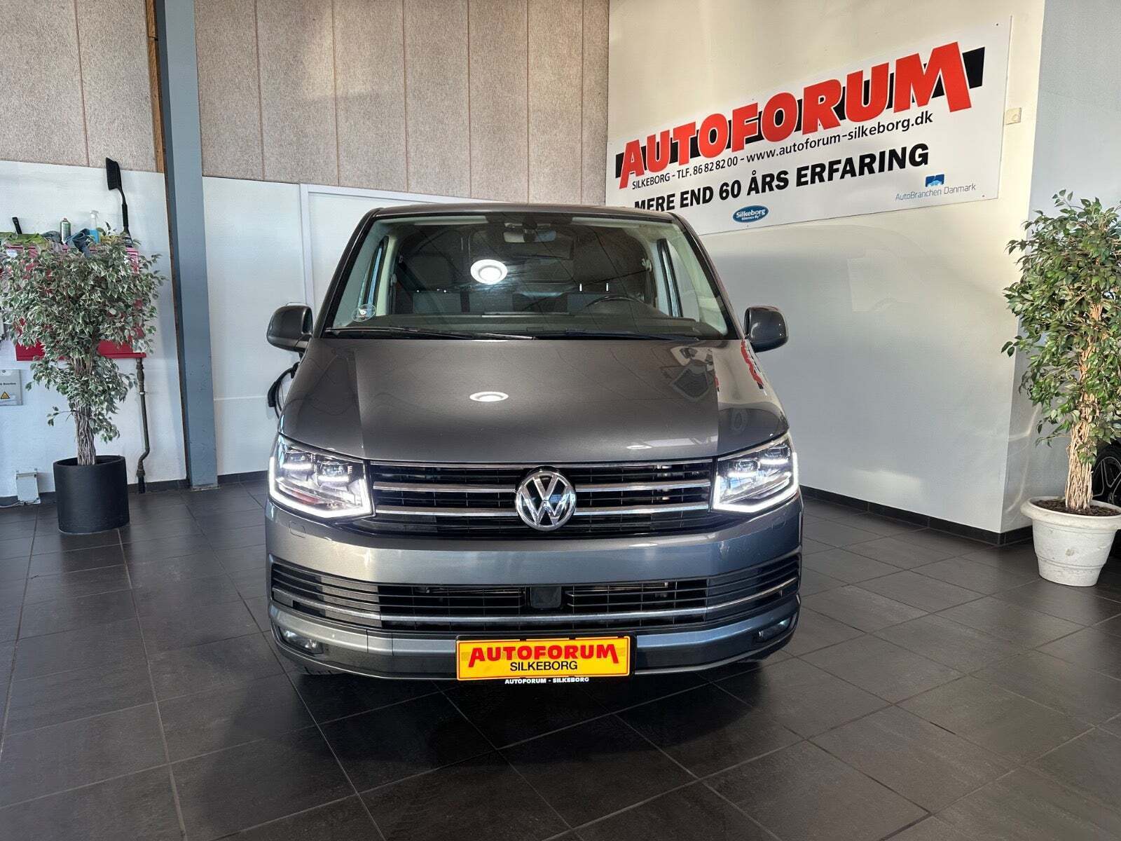 VW Transporter 2,0 TDi 150 Kassevogn DSG kort