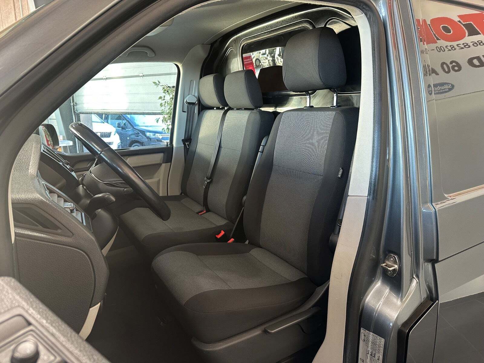 VW Transporter 2,0 TDi 150 Kassevogn DSG kort