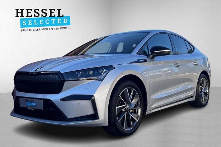 Sølv Skoda Enyaq fra 2025 set udefra