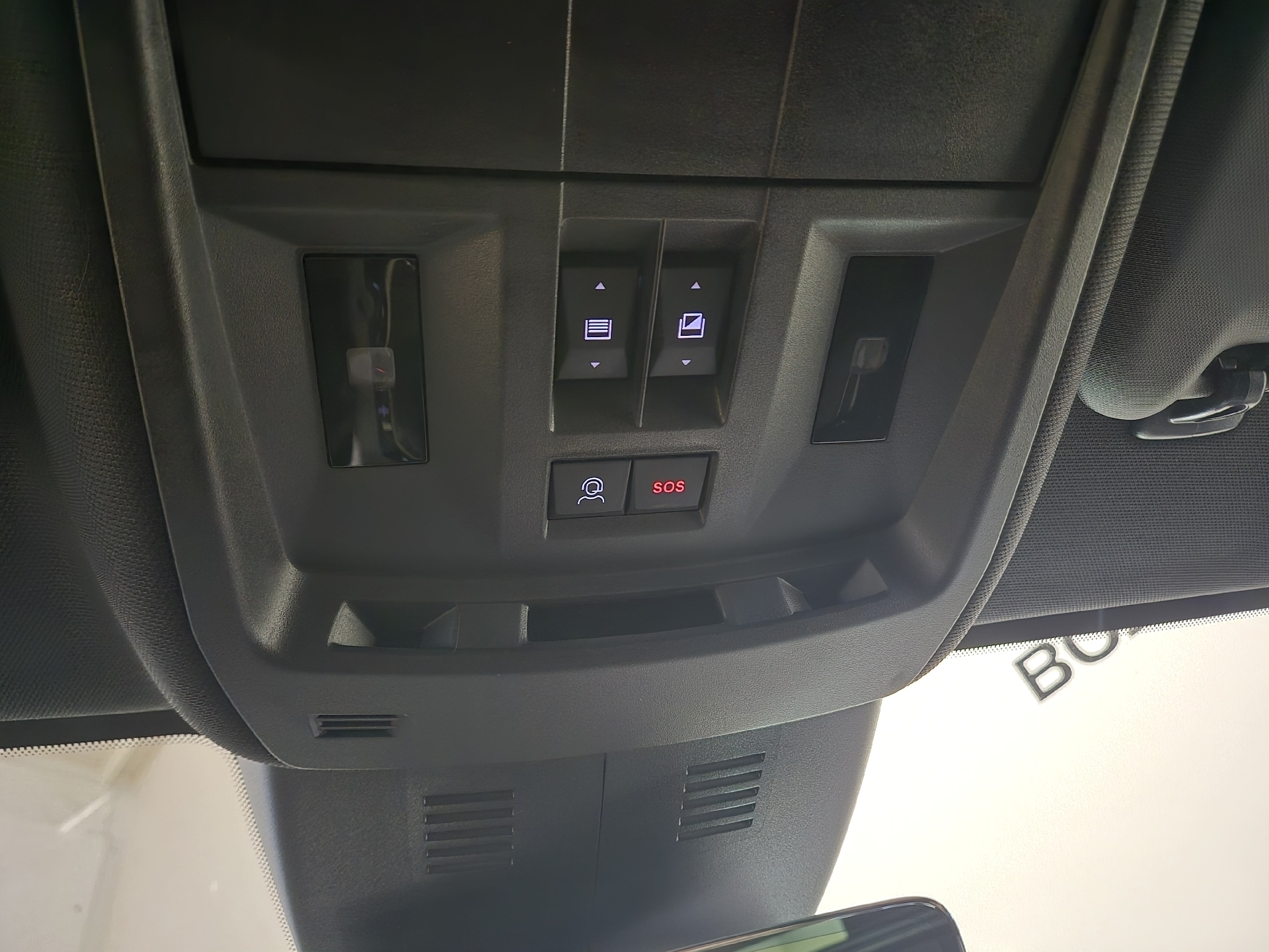 Hvid Peugeot e-5008 fra 2025