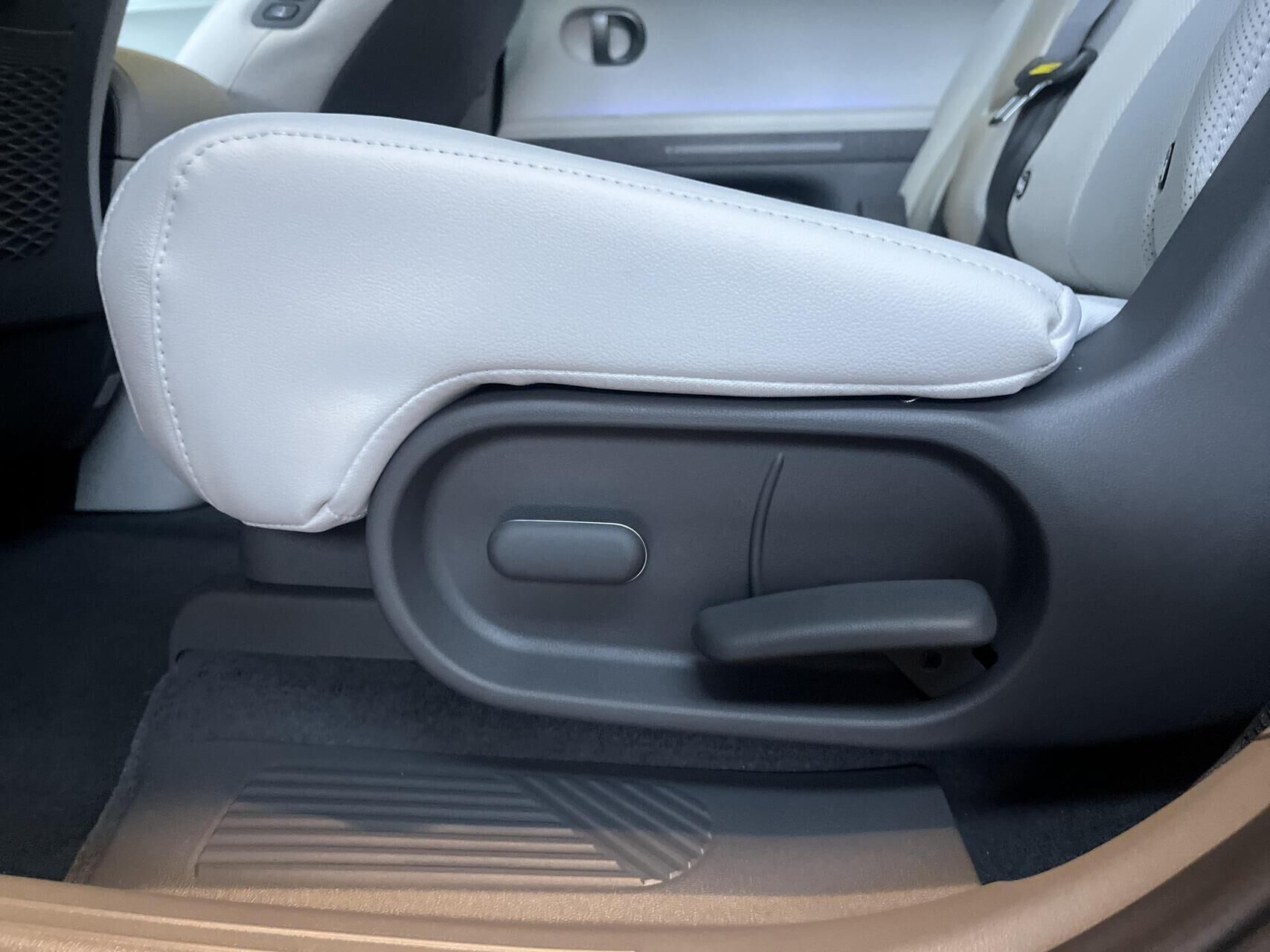 Grå Hyundai Ioniq 5 fra 2025