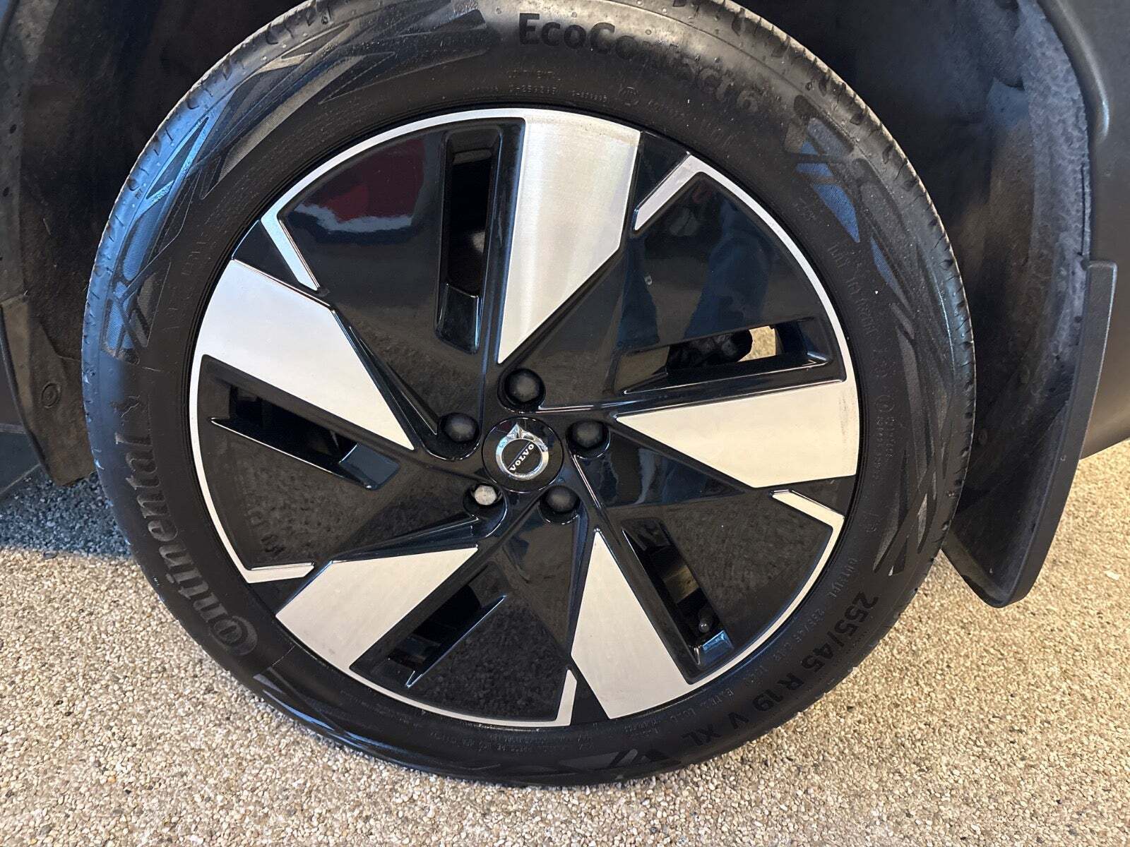 Sølv Volvo XC40 fra 2024