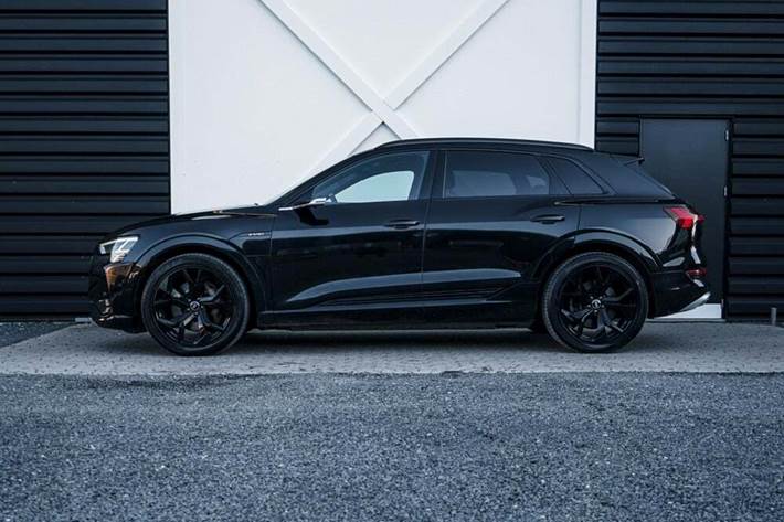 Gul Audi e-tron fra 2020