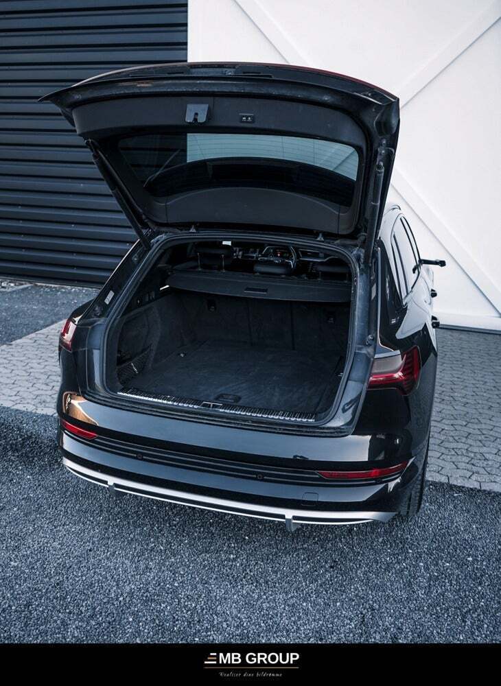 Gul Audi e-tron fra 2020