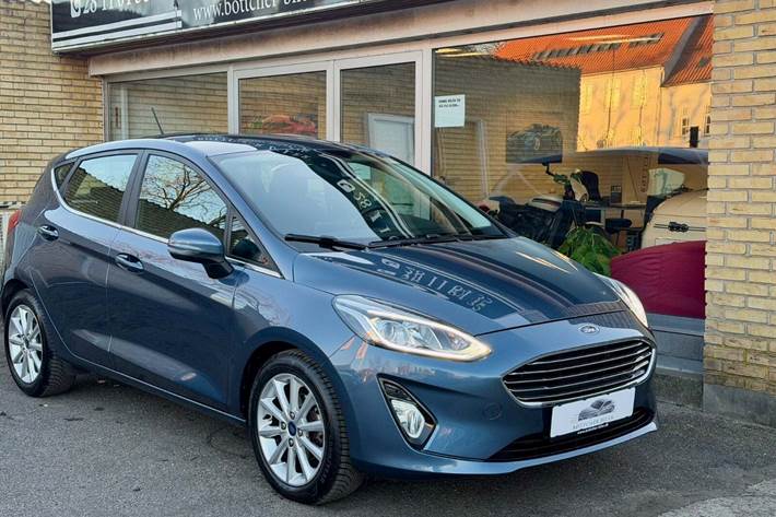Blå Ford Fiesta fra 2019 set udefra