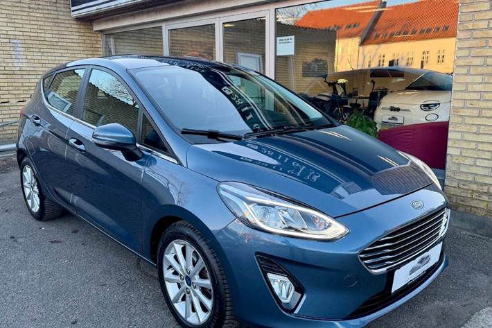 Blå Ford Fiesta fra 2019
