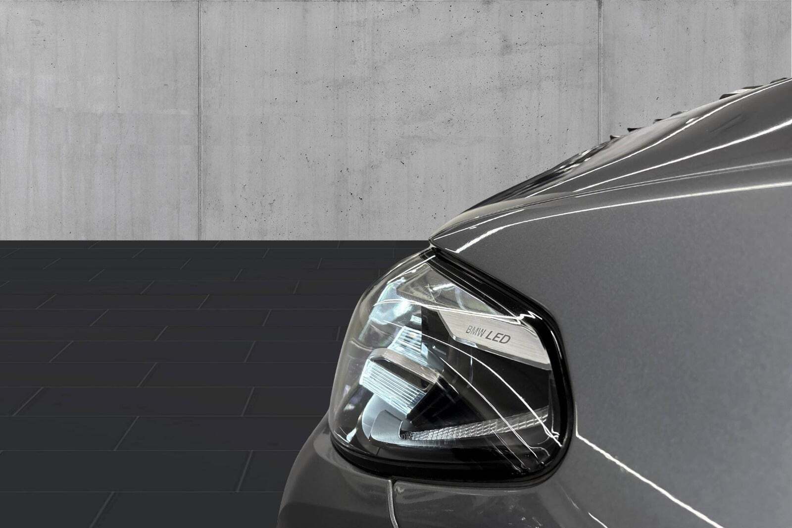 Sølv BMW 530e fra 2022