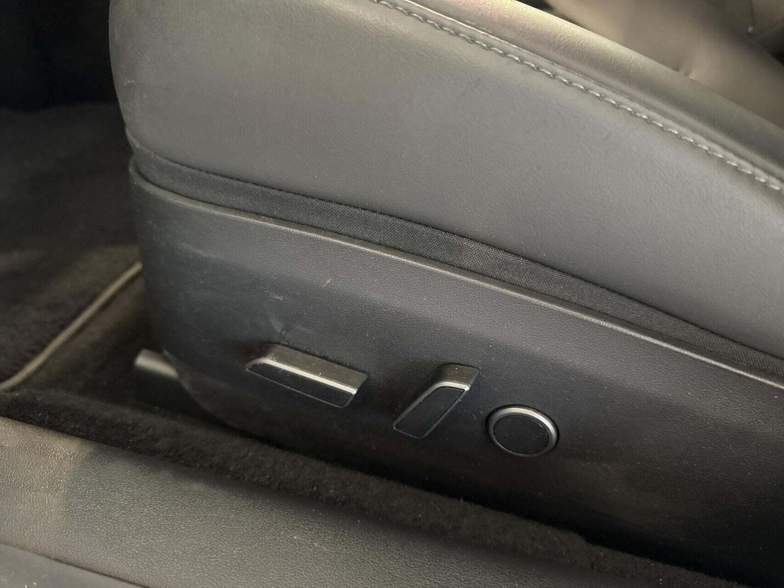 Hvid Tesla Model 3 fra 2022