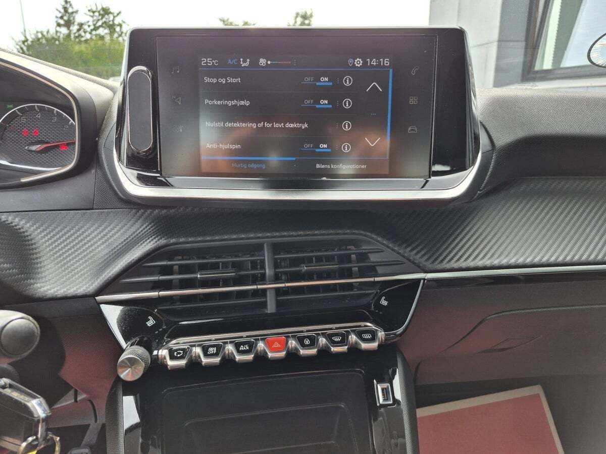 Sort Peugeot 208 fra 2020