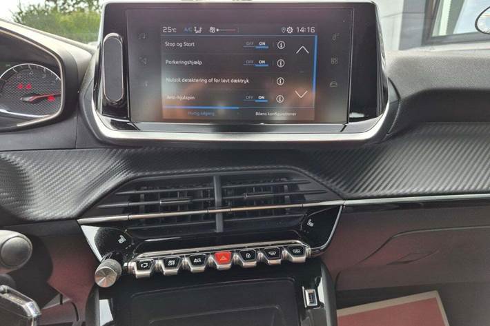 Sort Peugeot 208 fra 2020