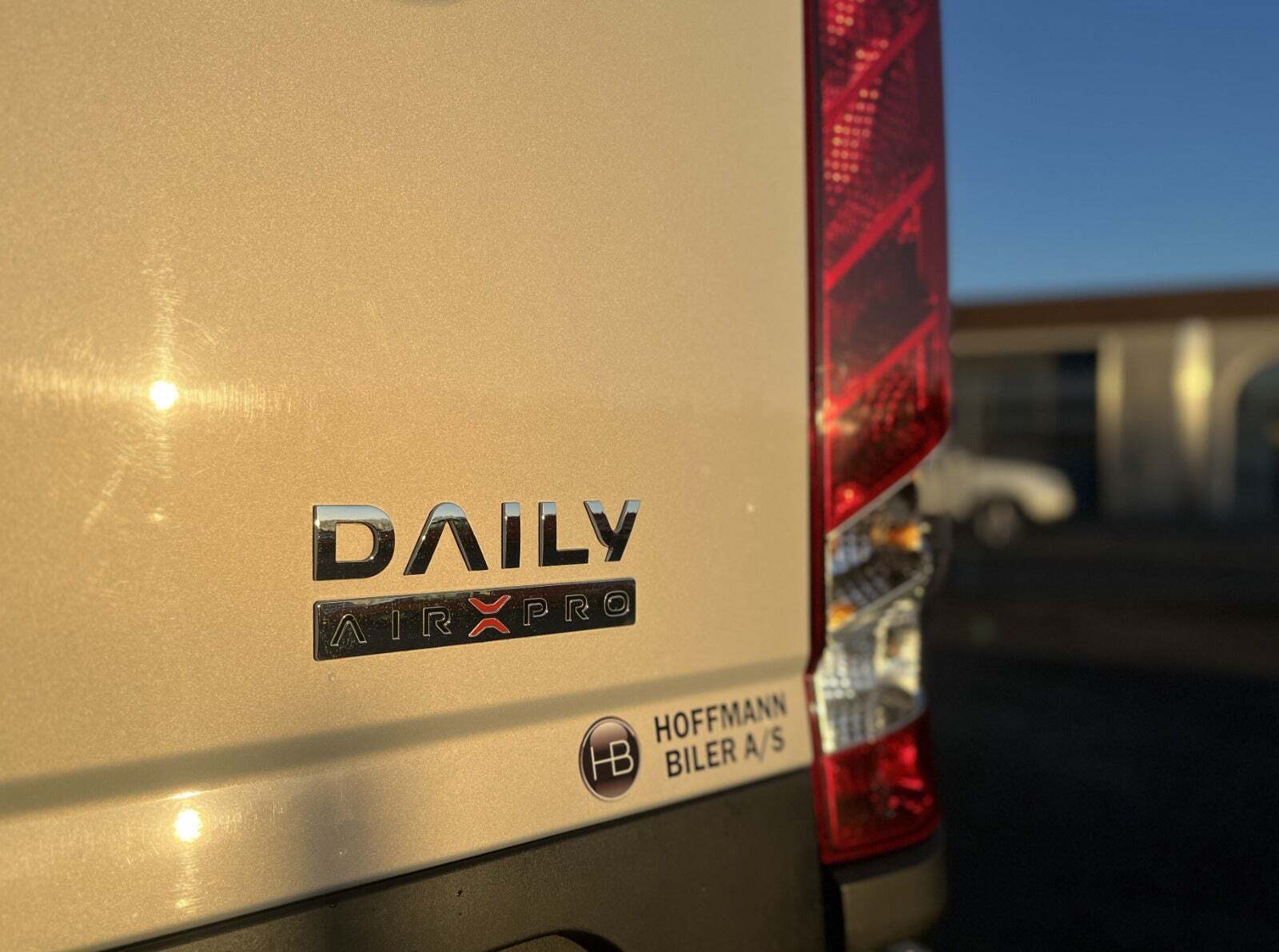 Grå Iveco Daily fra 2023