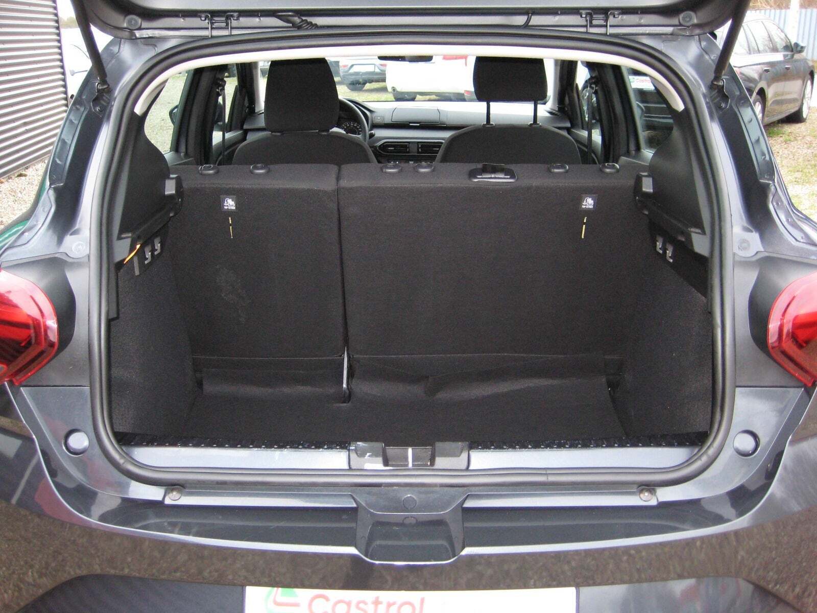 Grå Dacia Sandero fra 2022