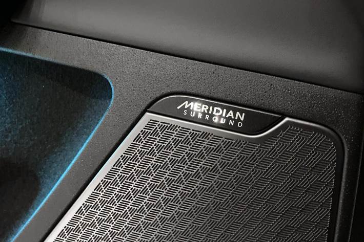 Hvid Kia EV6 fra 2025 set indefra