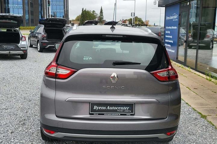 Grå Renault Grand Scenic IV fra 2018 set udefra