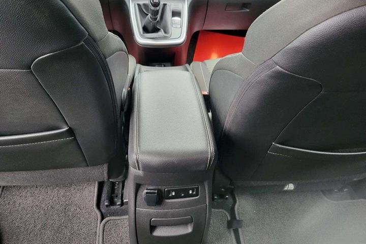 Grå Renault Grand Scenic IV fra 2018 set indefra