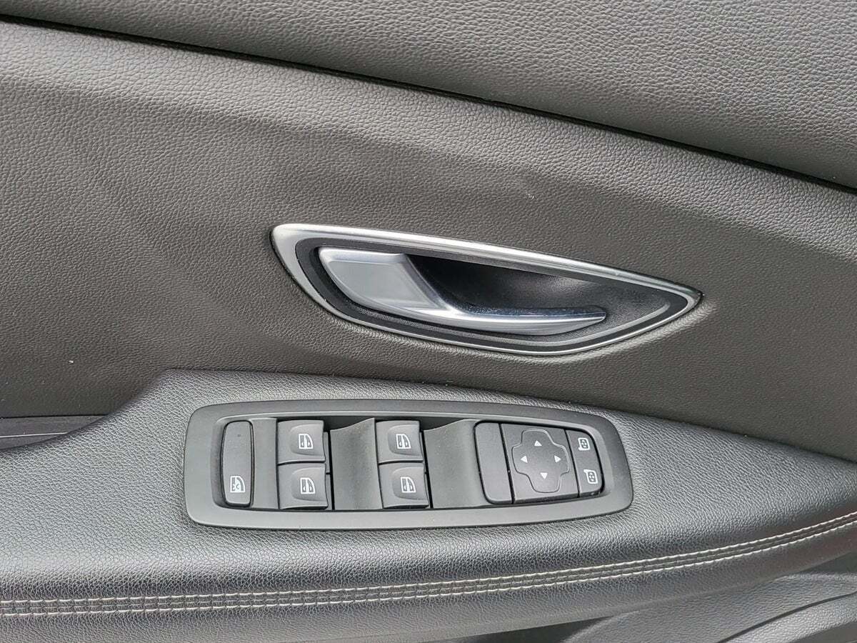 Grå Renault Grand Scenic IV fra 2018