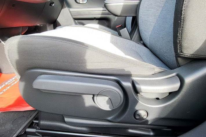 Grå Renault Grand Scenic IV fra 2018