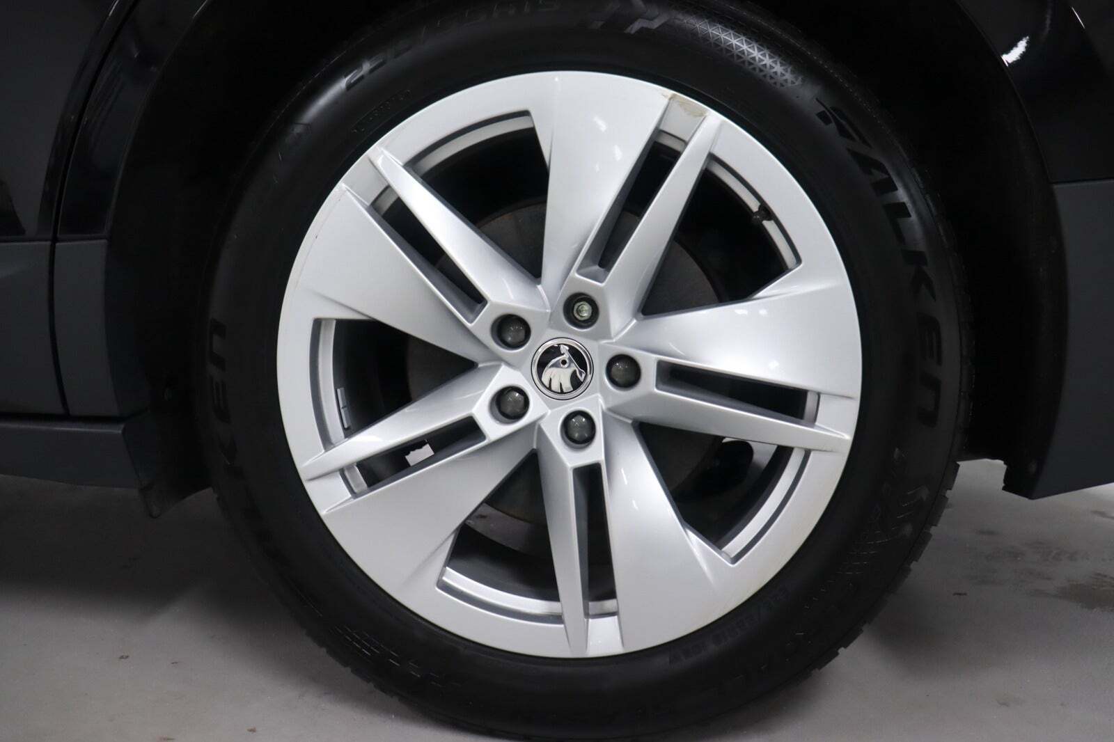 Sort Skoda Enyaq fra 2024