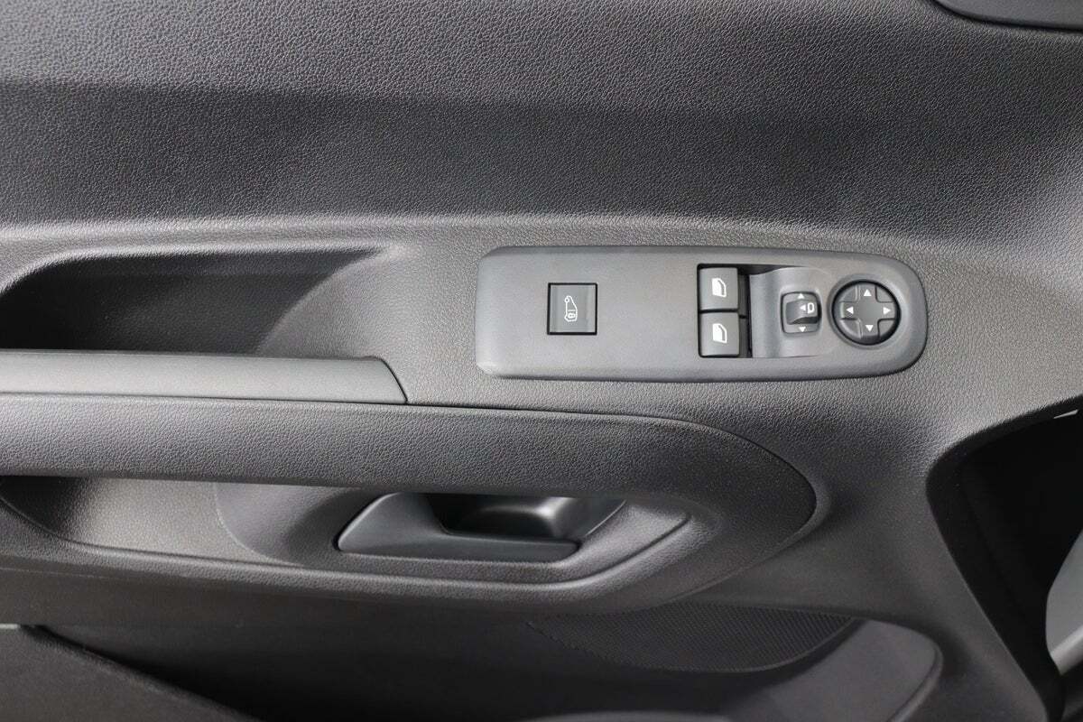 Gul Toyota ProAce City fra 2025