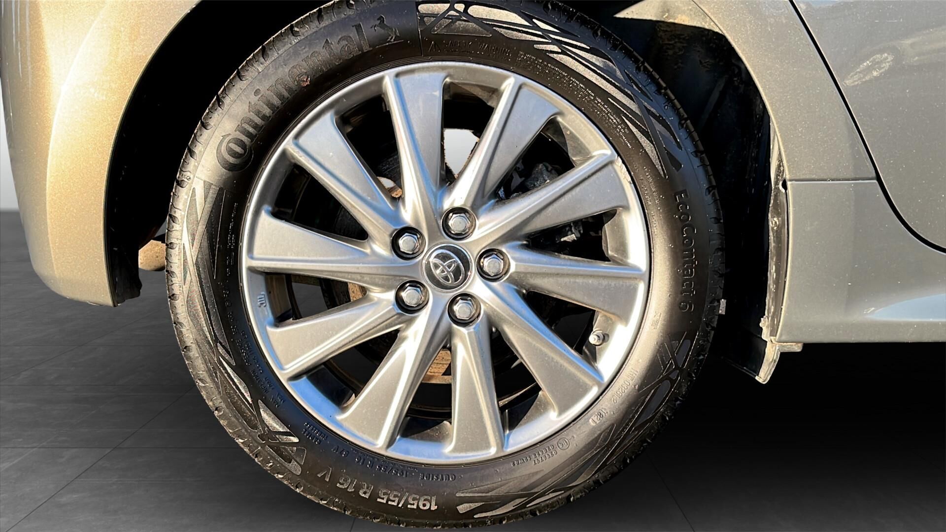 Bronze Toyota Yaris fra 2023